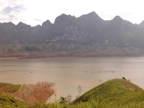 634756523798607574 thumb 1354511605 500x0 Sông Đà đang dần dần cạn kiệt nước